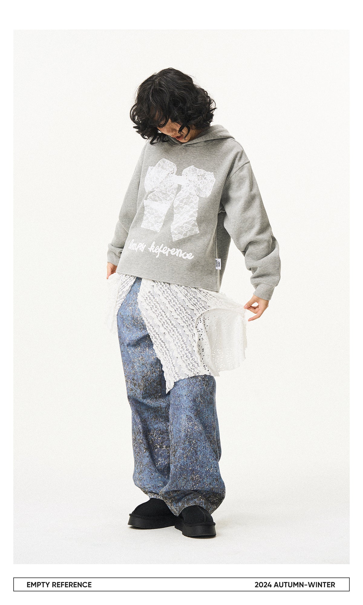 EMPTY REFERENCE Lace bow print Sweatshirt Unisex